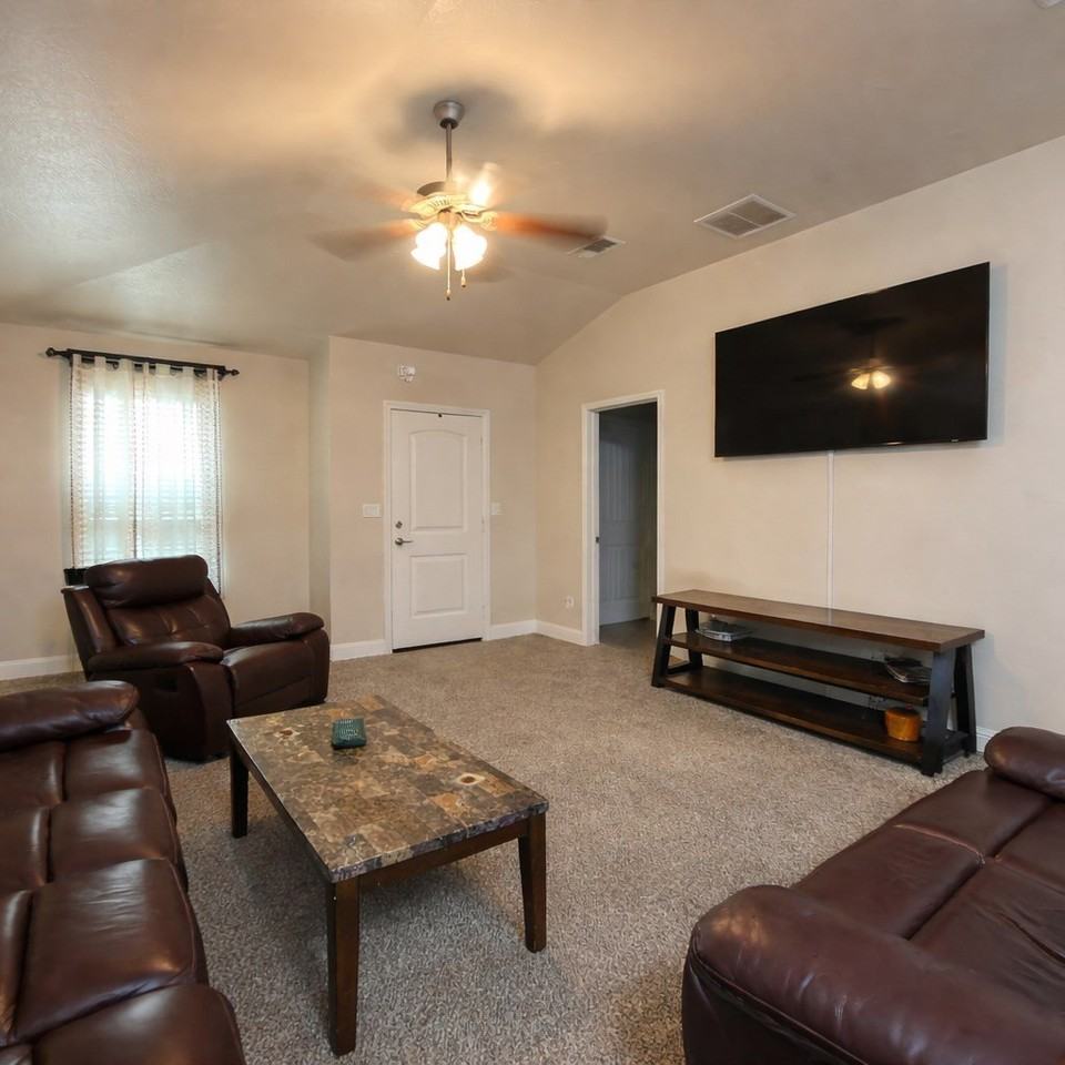 1315 Yellow Rose Ct - Photo 2 of 10