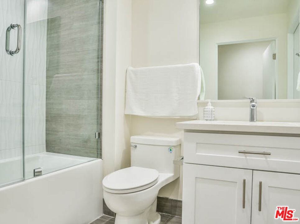1424 S Bentley Ave #402 - Photo 4 of 8