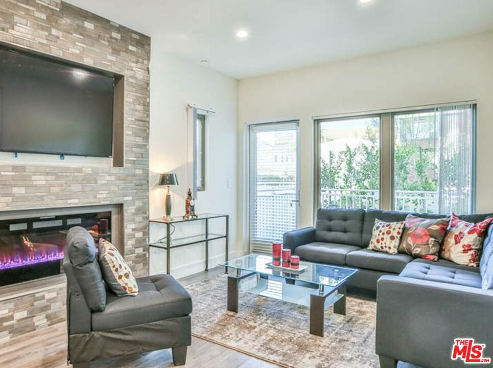 1424 S Bentley Ave #402 - Photo 6 of 8