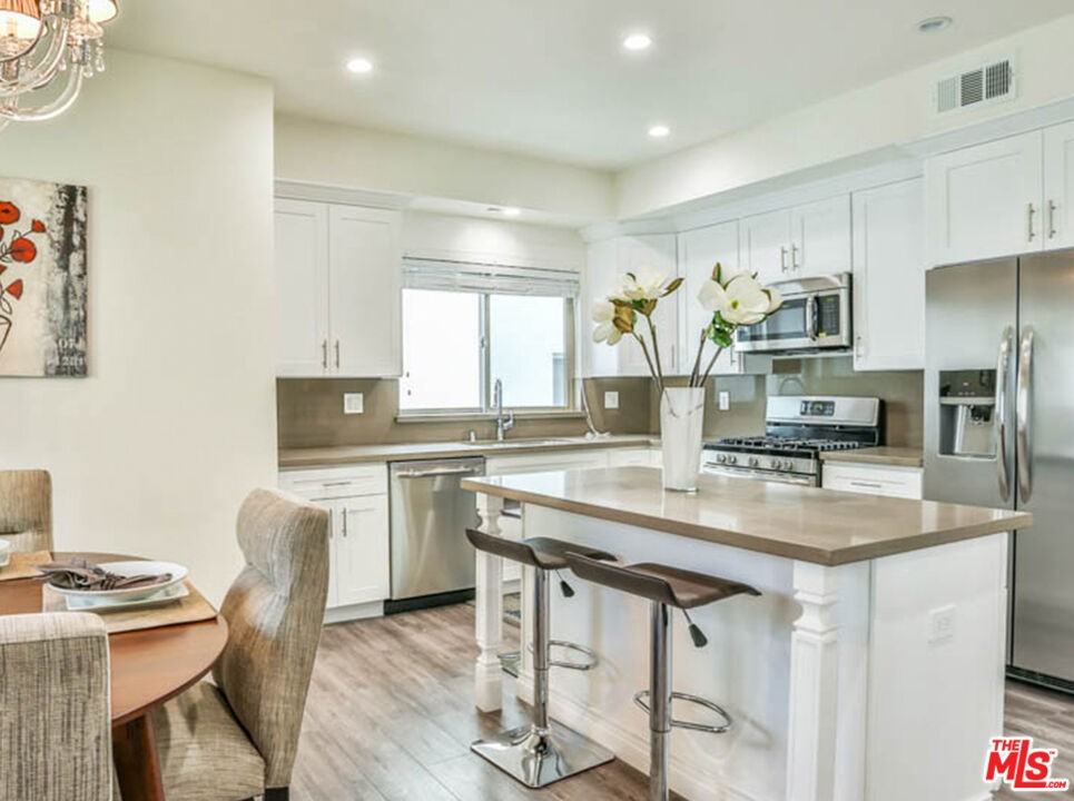 1424 S Bentley Ave #402 - Photo 7 of 8