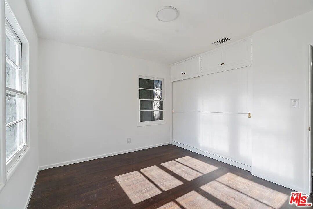 3031 S Bentley Ave - Photo 3 of 8