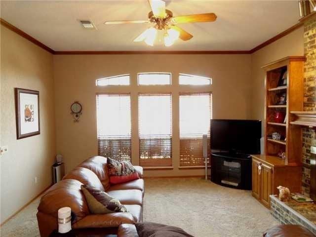 1112 Sw 132nd Pl - Photo 3 of 13