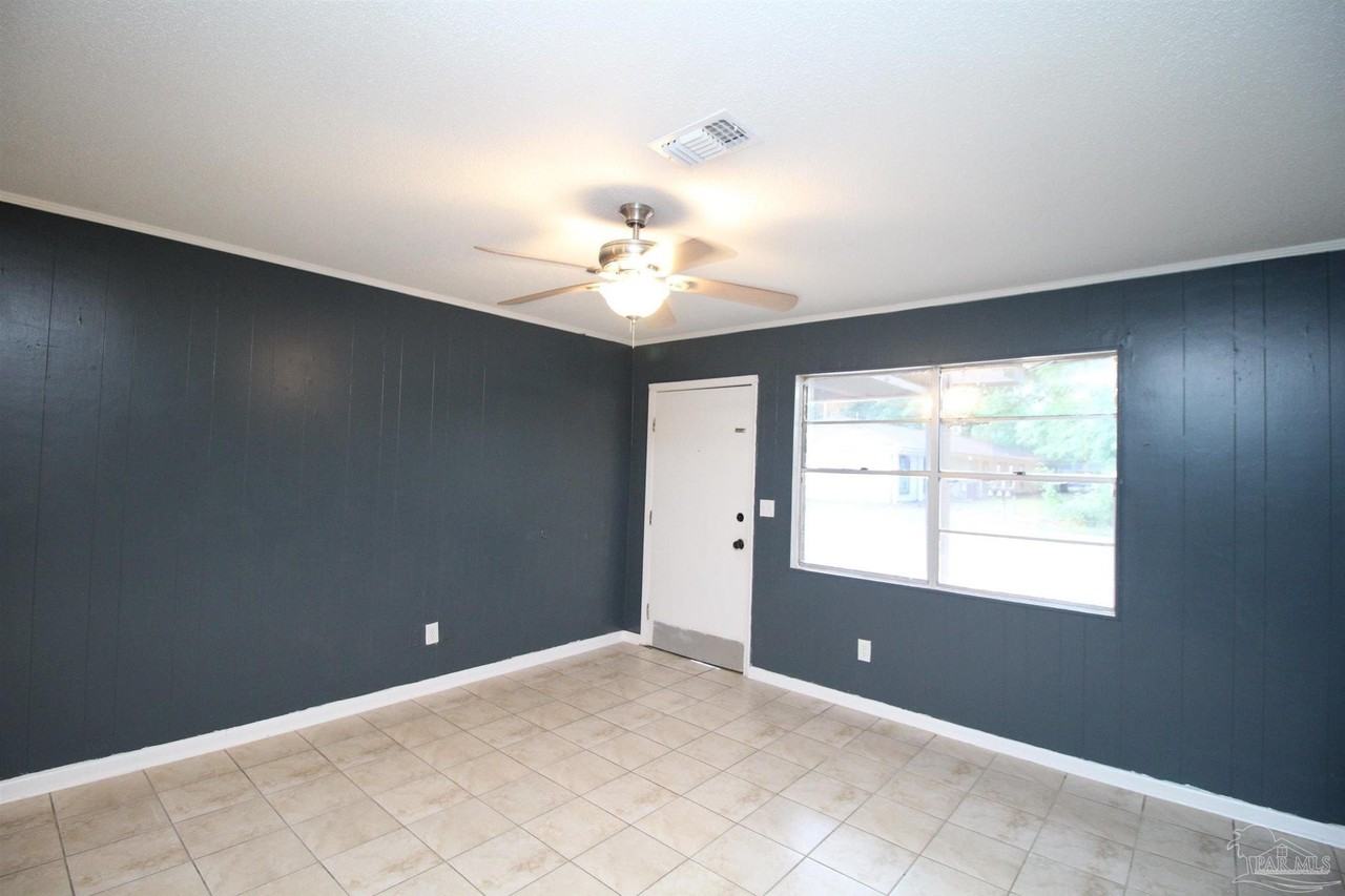 6618 Applegate St - Photo 2 of 11