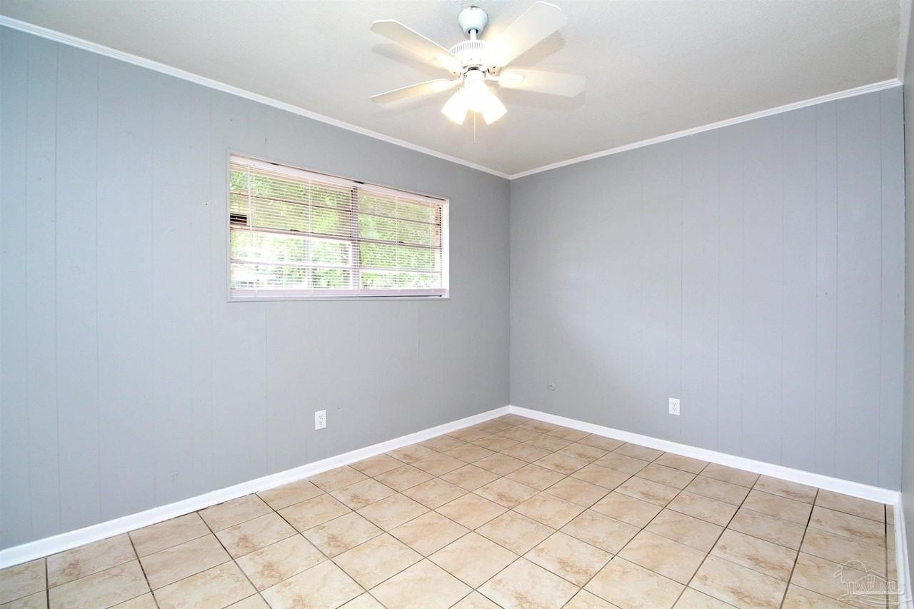 6618 Applegate St - Photo 6 of 11