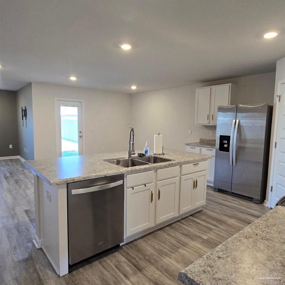 4384 White Cedar Ct - Photo 3 of 26