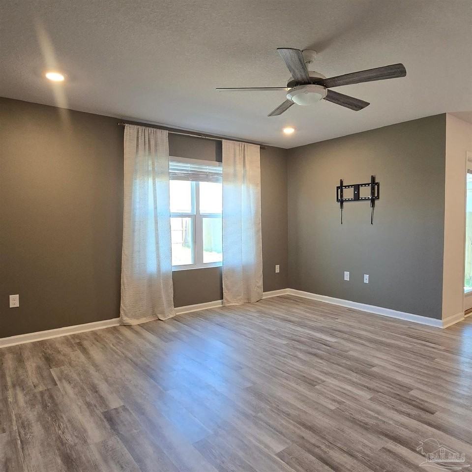 4384 White Cedar Ct - Photo 7 of 26