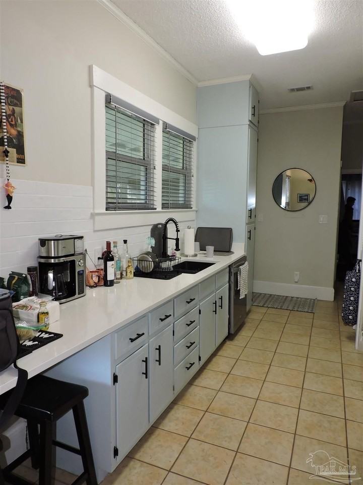 1704 E Lee St - Photo 2 of 7
