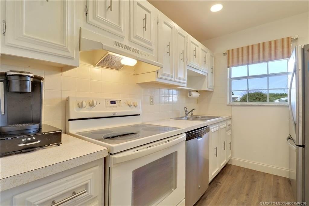 211 Manatee Ln #D - Photo 5 of 18