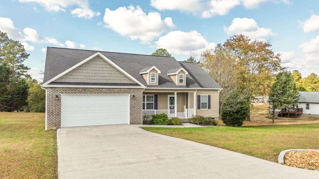 275 Hazelwood Rd - Photo 2 of 33