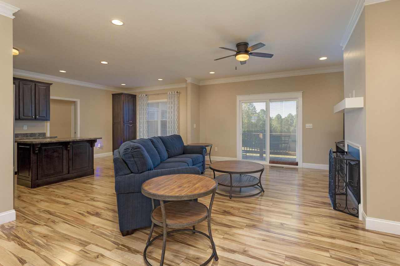 275 Hazelwood Rd - Photo 4 of 33