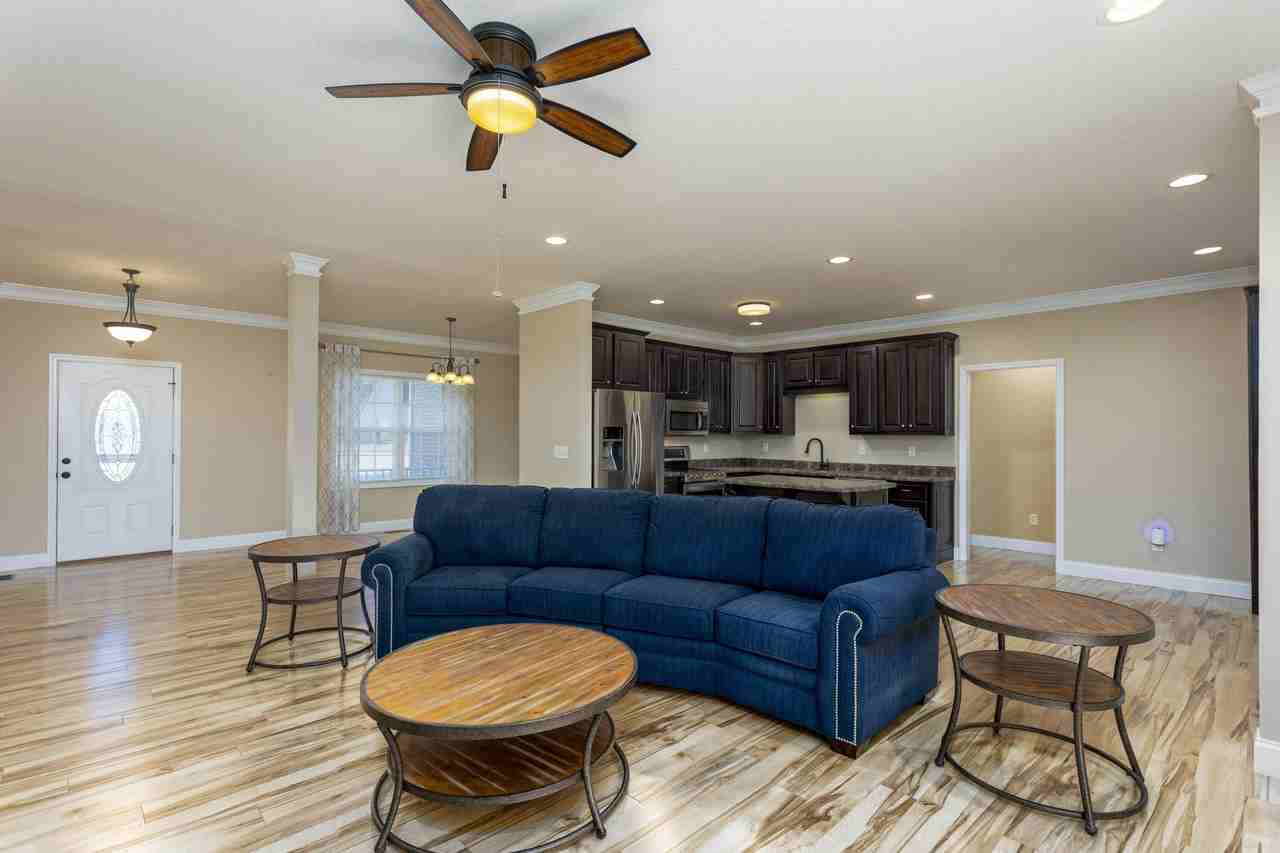 275 Hazelwood Rd - Photo 7 of 33