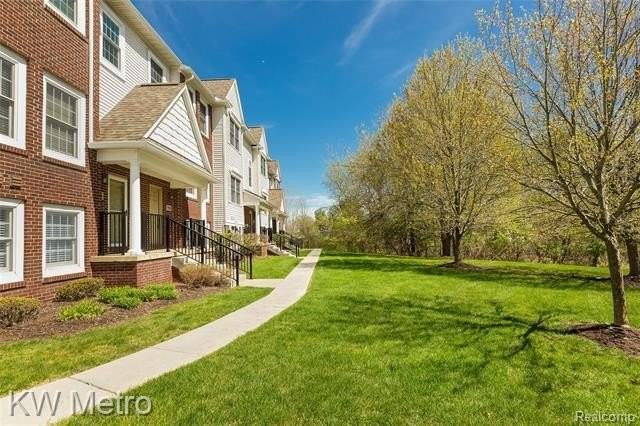 788 Eagle Dr - Photo 2 of 37