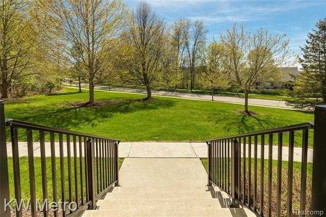 788 Eagle Dr - Photo 3 of 37