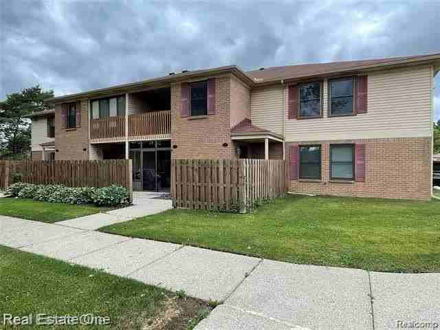 19317 Surrey Ln