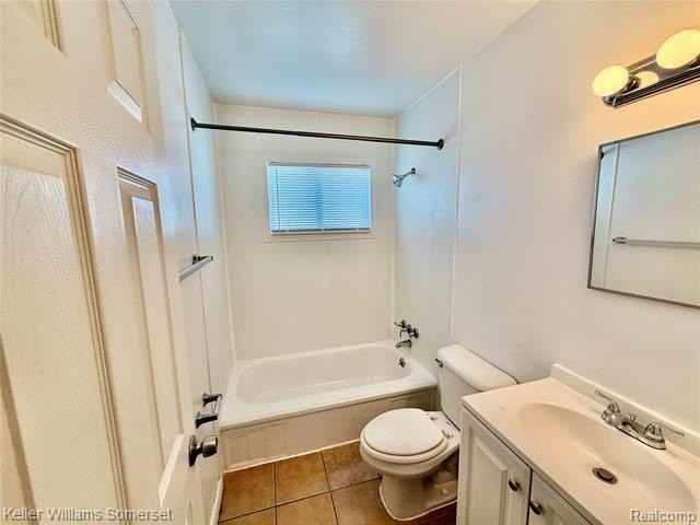 12753 Georgiana Ave - Photo 4 of 9