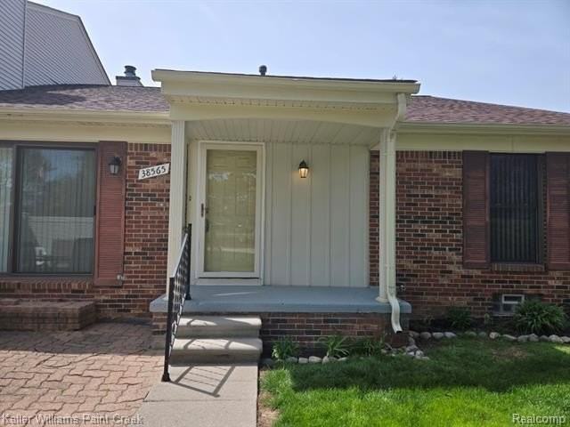 38565 Golfview Dr W - Photo 2 of 24