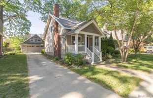 featured image of 615 E 5th St