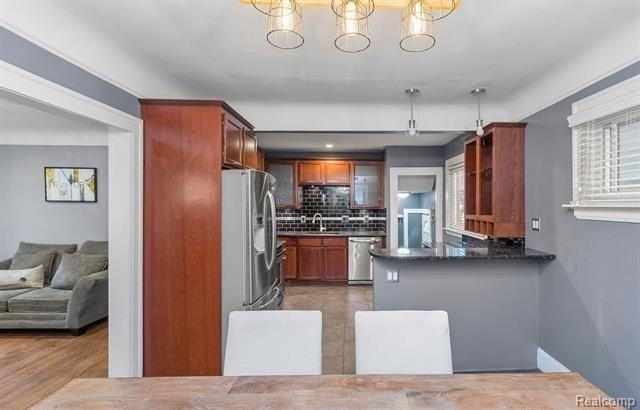 615 E 5th St - Photo 6 of 27