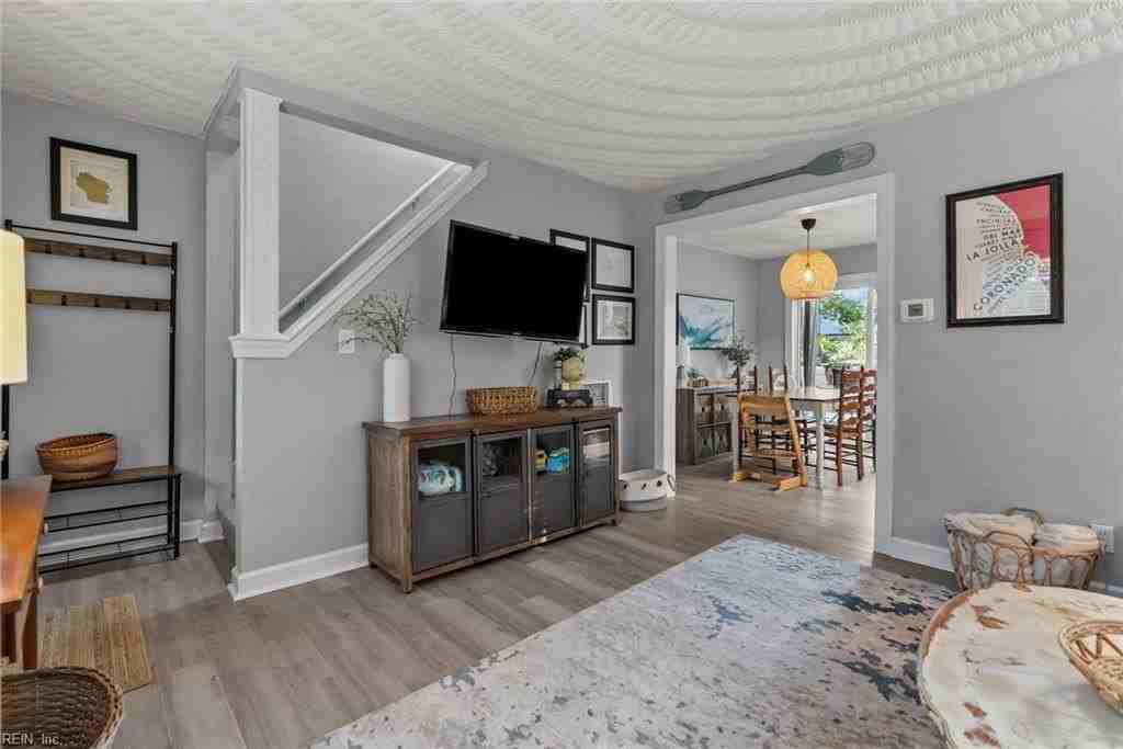 424 E Ocean Ave - Photo 3 of 33