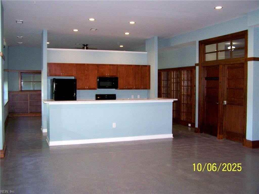 680 Oak St #111 - Photo 3 of 17