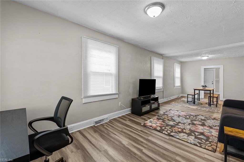 1045 W 37th St #A - Photo 3 of 23