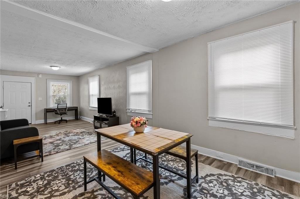 1045 W 37th St #A - Photo 4 of 23
