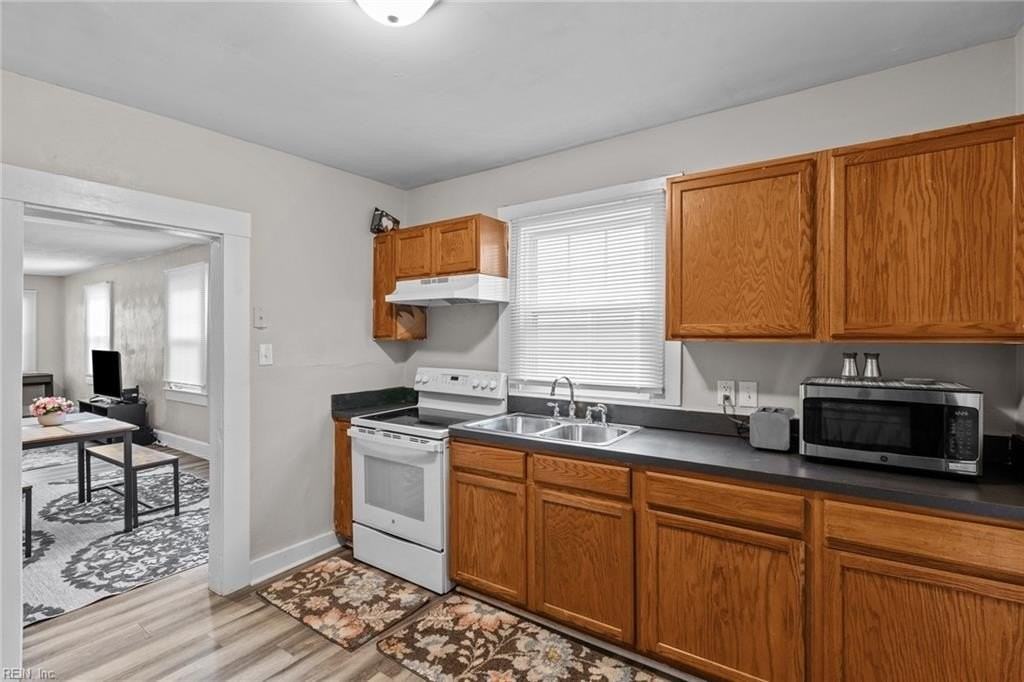 1045 W 37th St #A - Photo 6 of 23