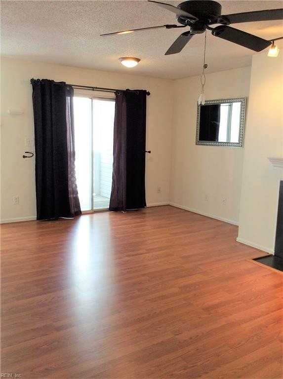 604 Shoreham Ct #204 - Photo 3 of 7