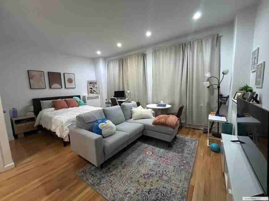 66 Madison Ave - Photo 2 of 10
