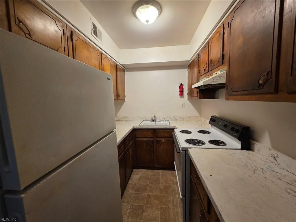 941 Holladay St - Photo 6 of 16