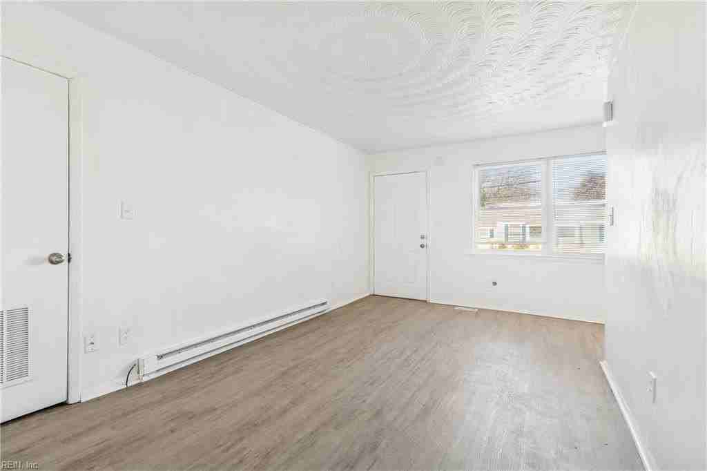 1315 Little Bay Ave #102 - Photo 4 of 8