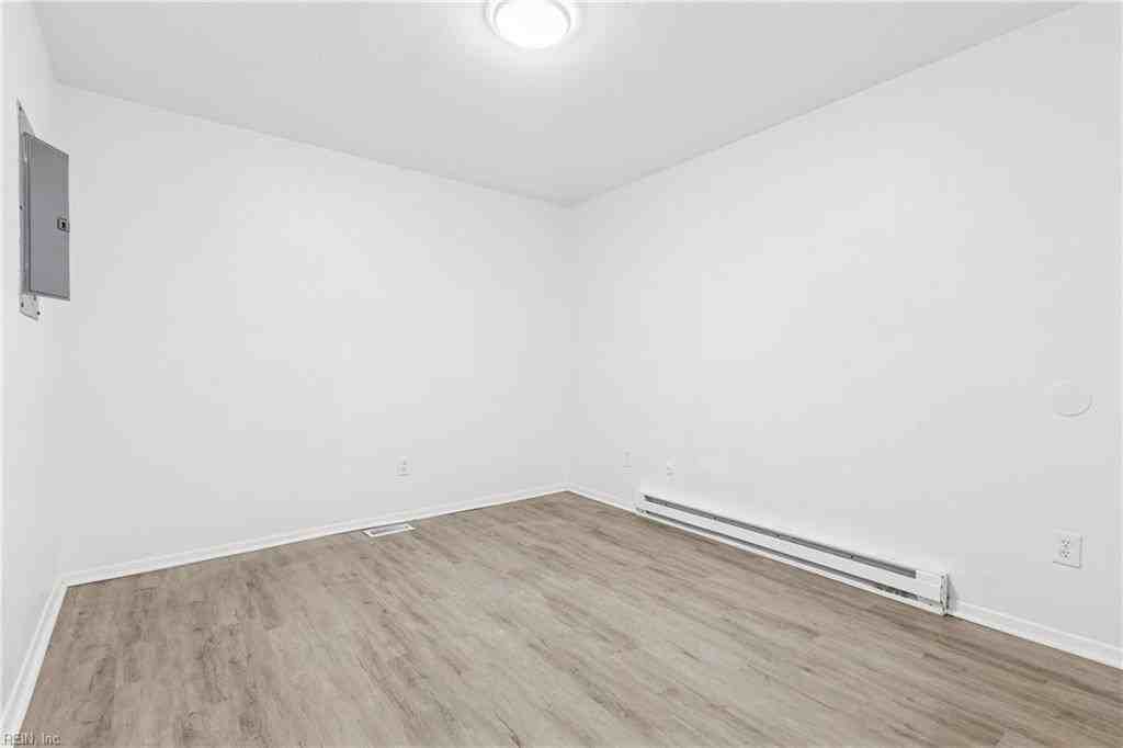 1315 Little Bay Ave #102 - Photo 7 of 8