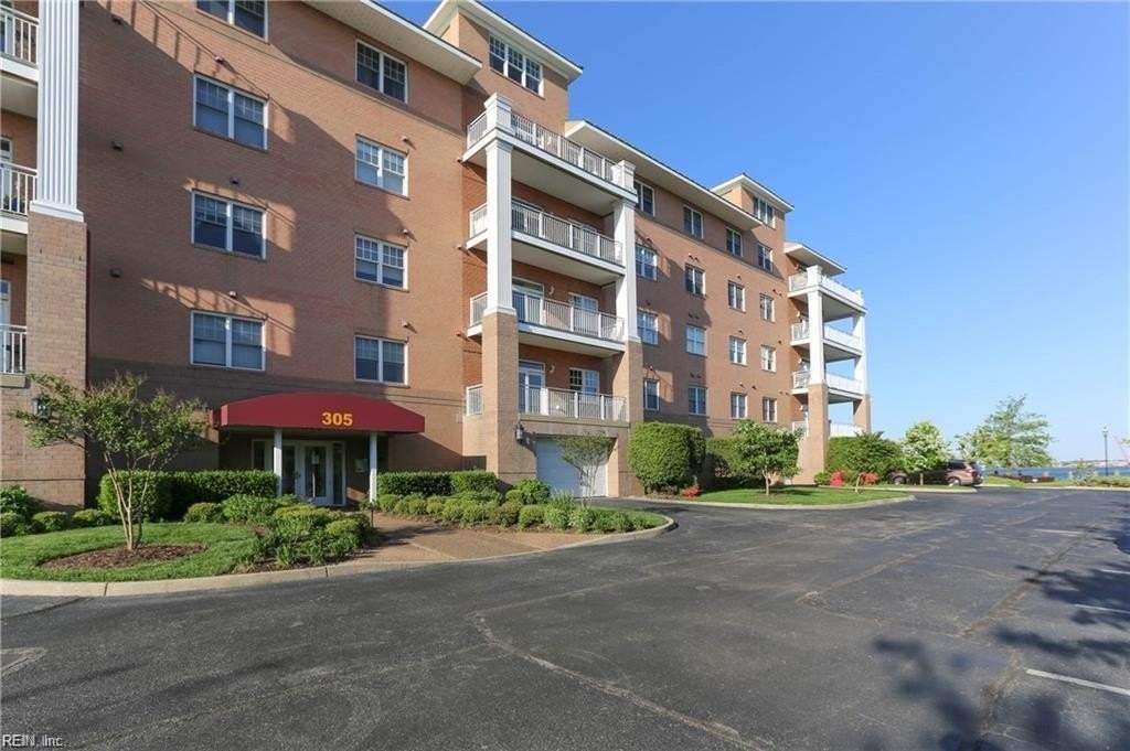 305 Brooke Ave #103