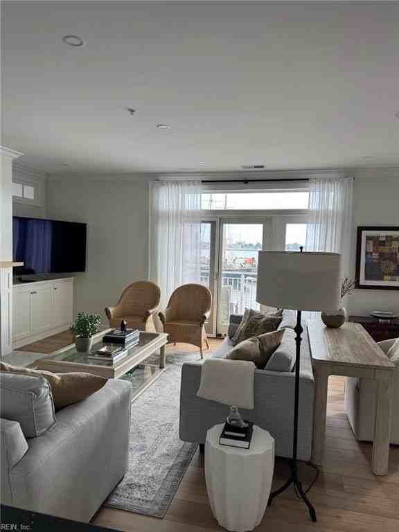 305 Brooke Ave #103 - Photo 3 of 19