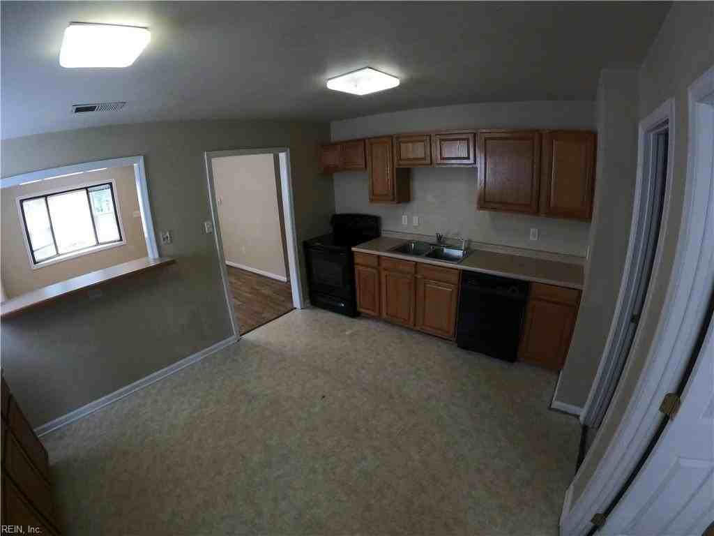 1410 W 39th St - Photo 4 of 16