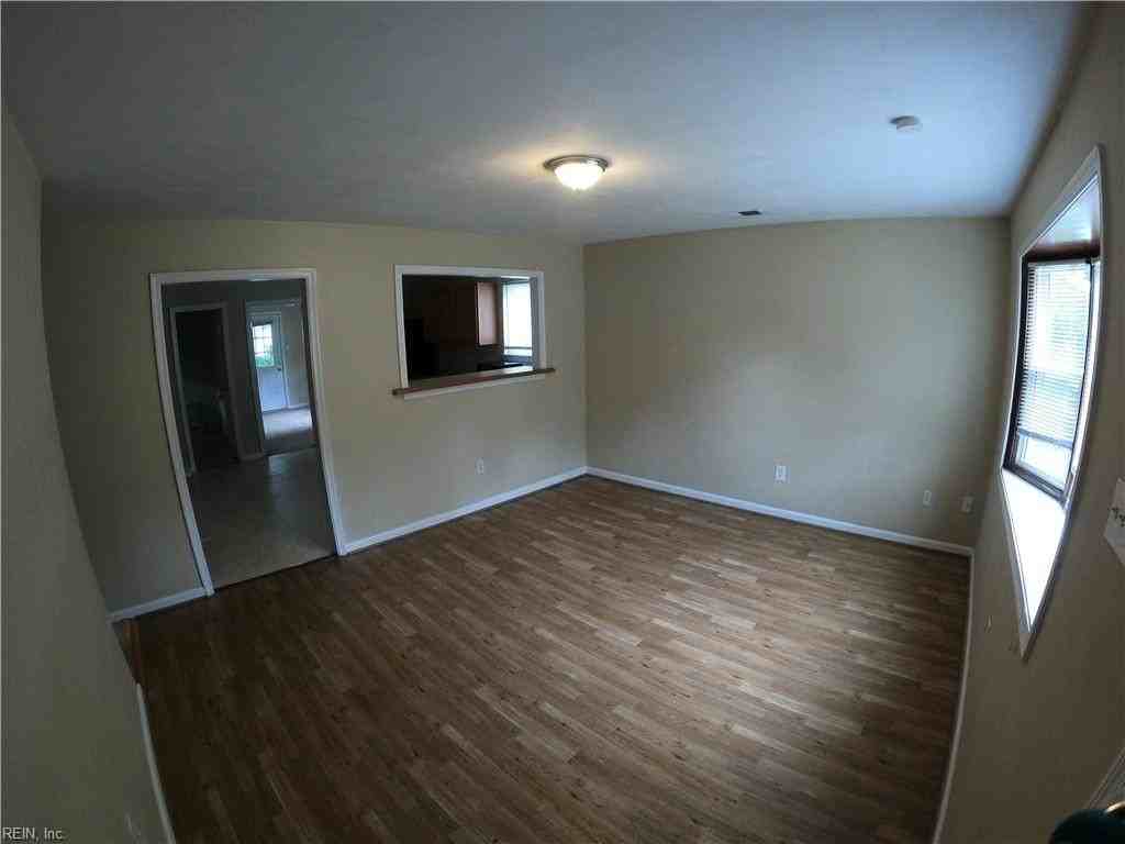 1410 W 39th St - Photo 6 of 16