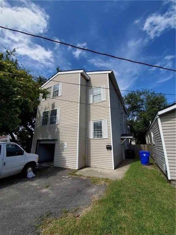 1536 W 40th St