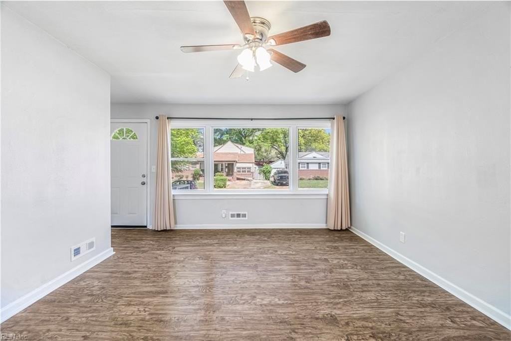 6419 Grimes Ave - Photo 5 of 34