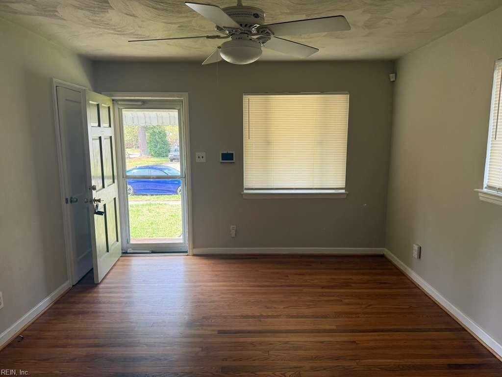 5404 Douglas St - Photo 5 of 14