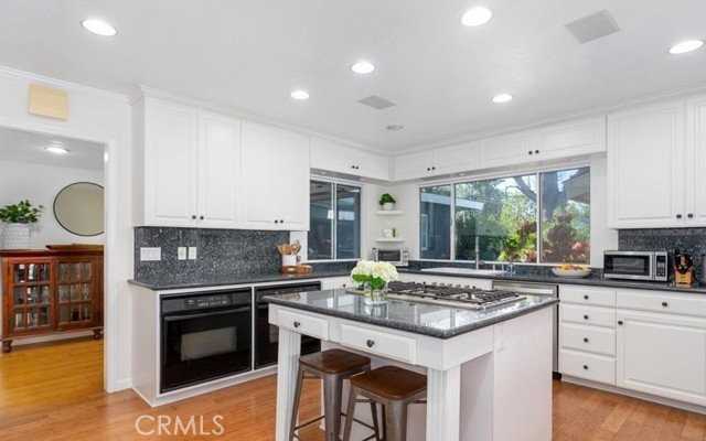 2112 Dover Dr - Photo 4 of 8