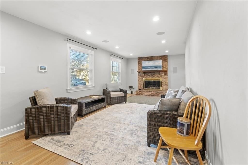 405 Farrell St #B - Photo 4 of 23