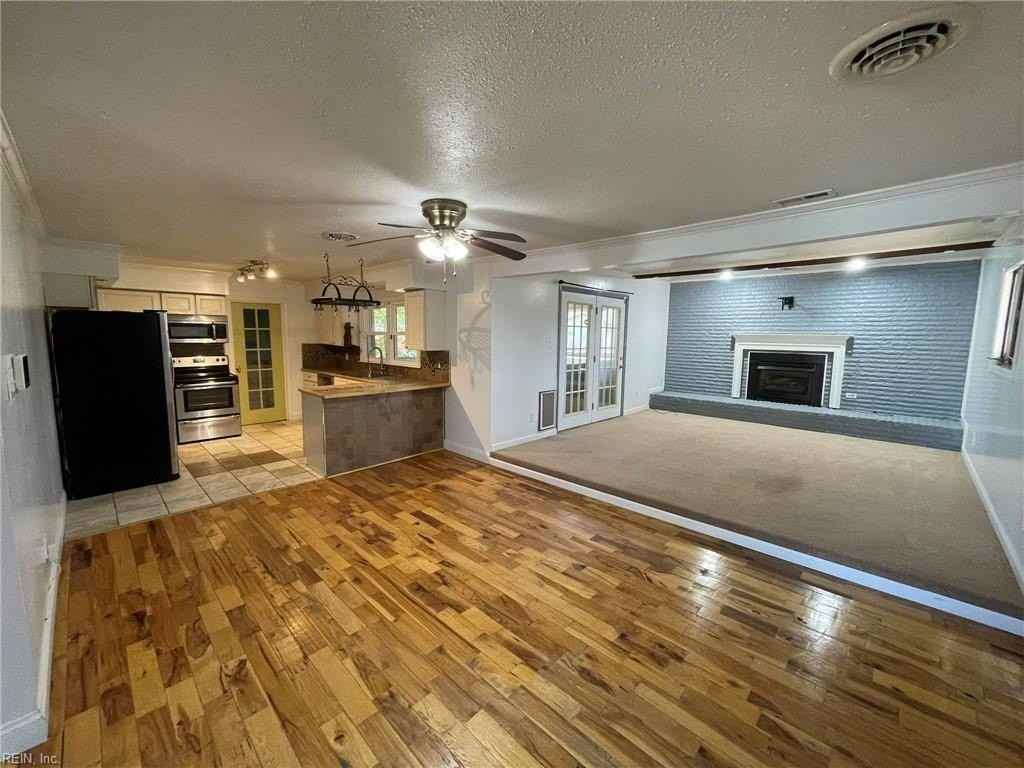 1341 Devonshire Ct - Photo 2 of 17