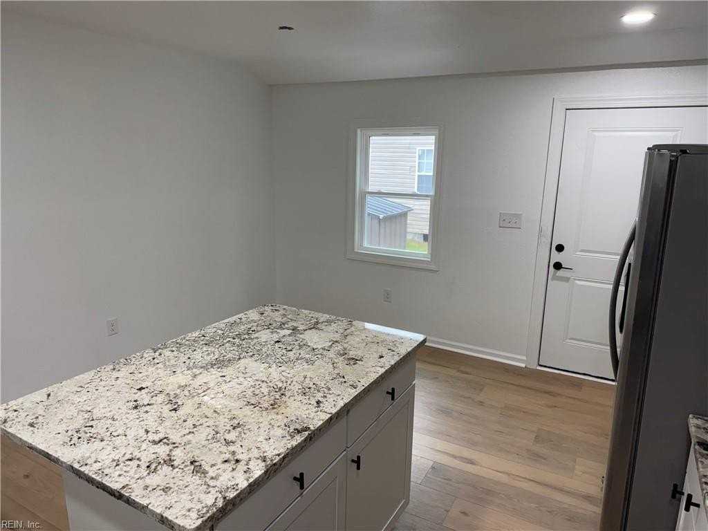 1440 Lasalle Ave - Photo 2 of 13