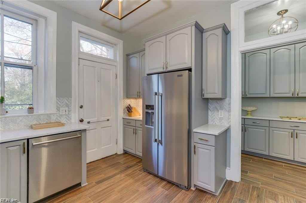 632 Redgate Ave - Photo 4 of 19