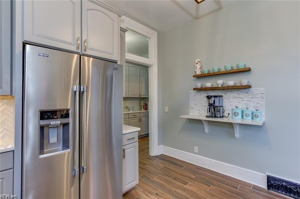 632 Redgate Ave - Photo 5 of 19