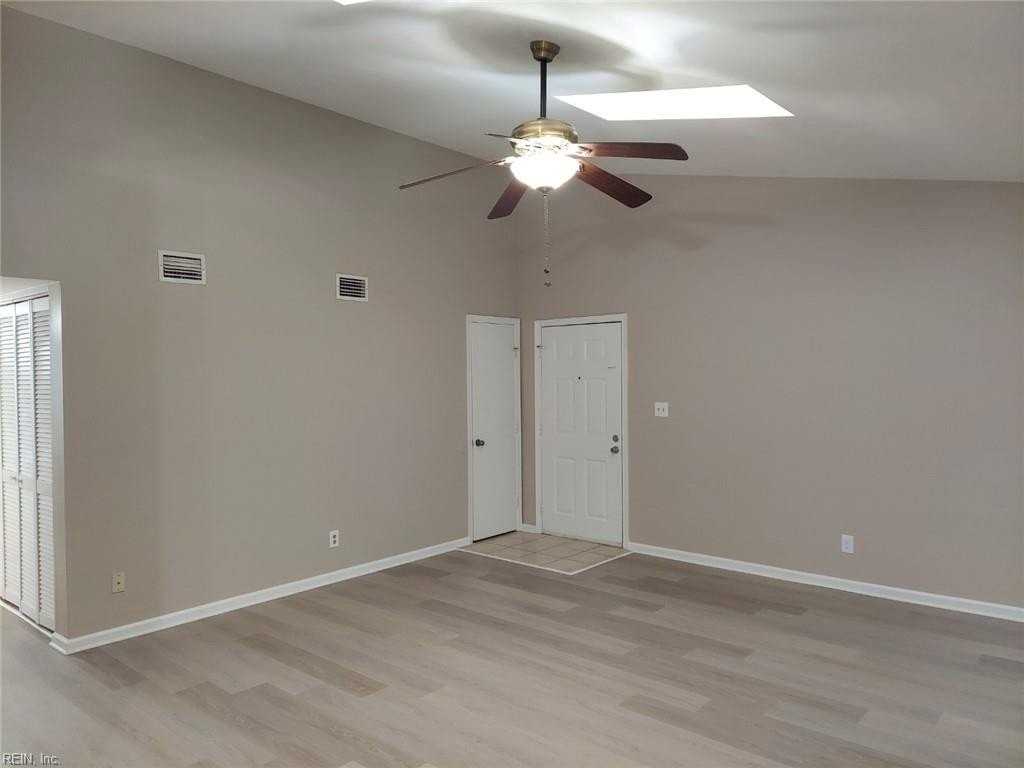 1420 Deerpond Ln - Photo 2 of 12