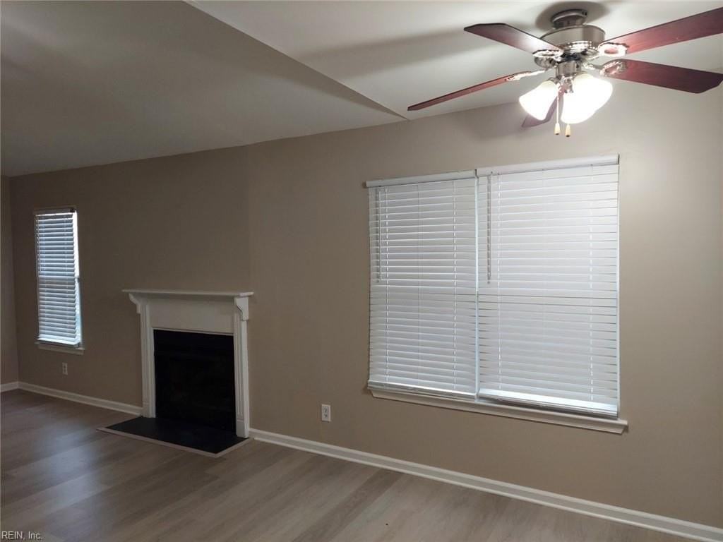1420 Deerpond Ln - Photo 3 of 12