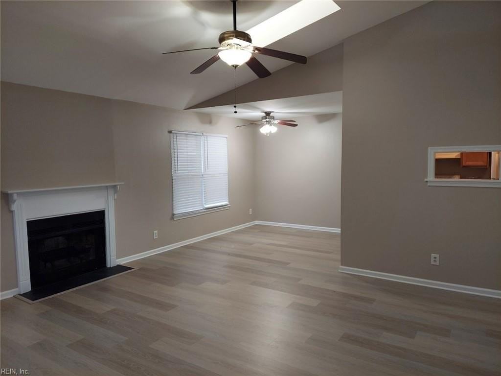 1420 Deerpond Ln - Photo 4 of 12