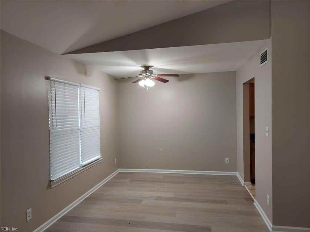 1420 Deerpond Ln - Photo 5 of 12