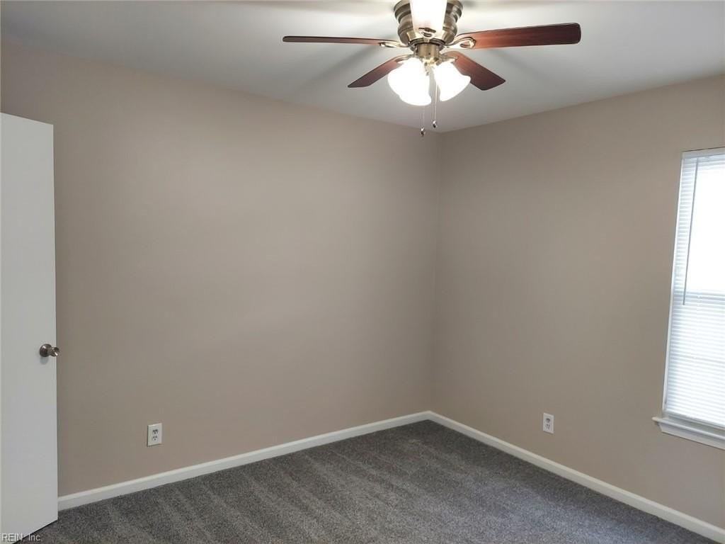 1420 Deerpond Ln - Photo 7 of 12